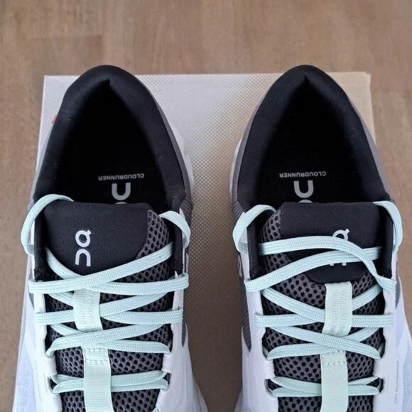 On Cloudrunner 2 - Color: Glacier / Sage - Size: Men 9 - Picture 4 of 9